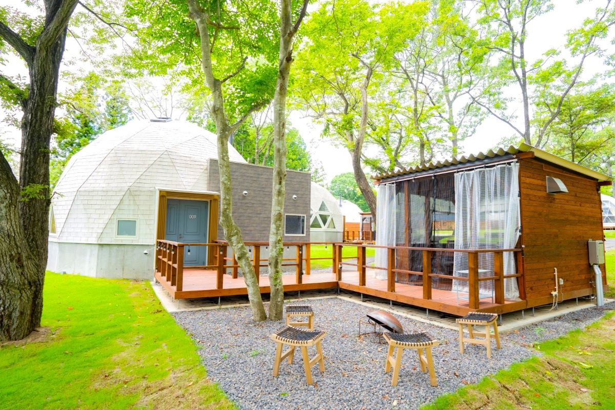 キャンプの醍醐味を感じられる屋根付きBBQステーション